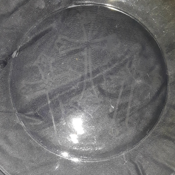 Indonesian plate w/ 3 crosses - Picture 2 of 6